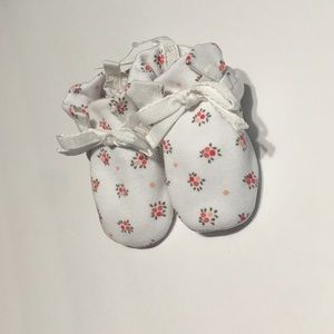 NWT GAP Size 3 infant booties